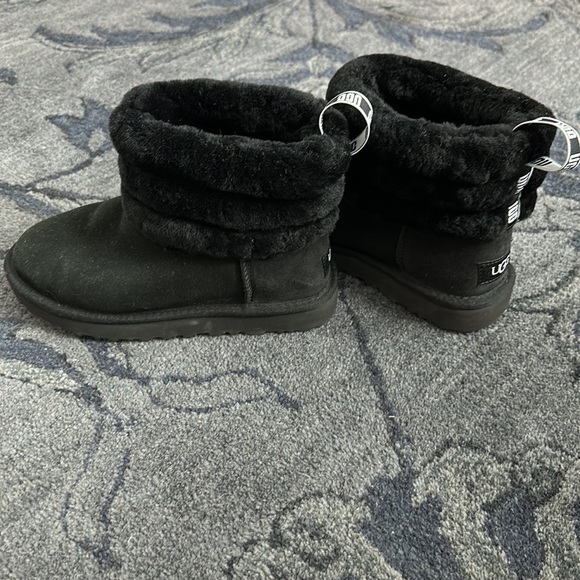 Black Uggs size 6 - WORN ONCE - Picture 3 of 5